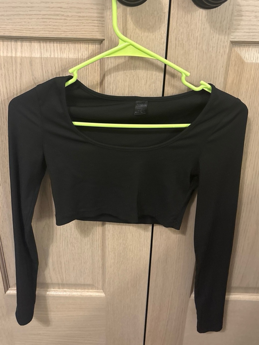 SHEIN Black Long-Sleeve Scoop Neck Crop Top